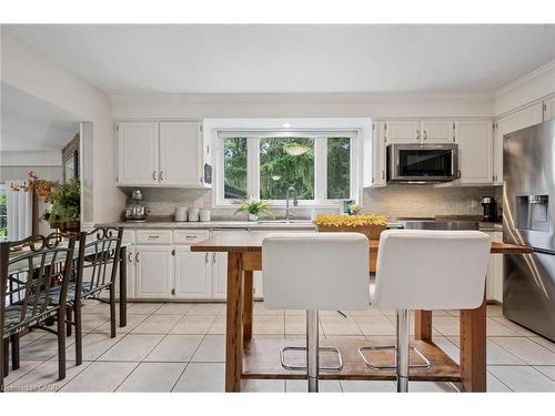 4 Berkley Place, Guelph, ON - Indoor Photo Showing Kitchen