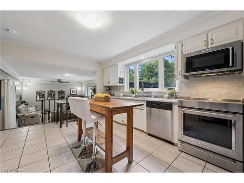 4 Berkley Place, Guelph, ON - Indoor Photo Showing Kitchen