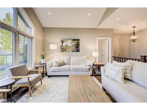 683 Forman Avenue, Stratford, ON - Indoor Photo Showing Living Room