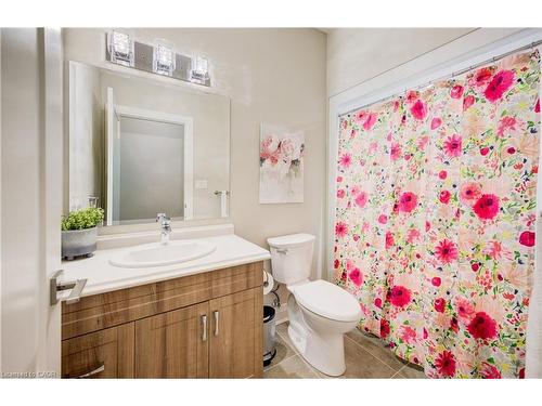 683 Forman Avenue, Stratford, ON - Indoor Photo Showing Bathroom