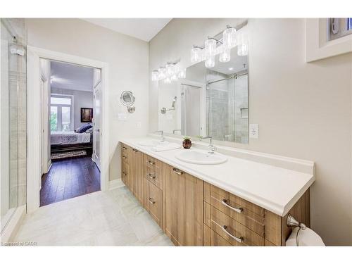 683 Forman Avenue, Stratford, ON - Indoor Photo Showing Bathroom