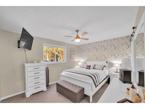 54 Morgan Drive, Caledonia, ON - Indoor Photo Showing Bedroom