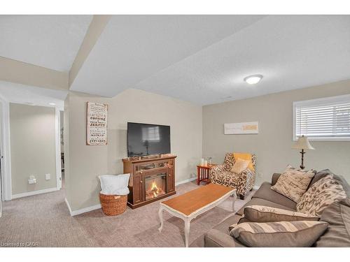54 Morgan Drive, Caledonia, ON - Indoor Photo Showing Living Room