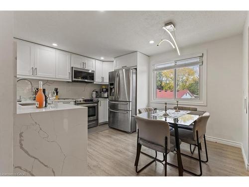 157 Pinedale Drive, Kitchener, ON - Indoor Photo Showing Kitchen
