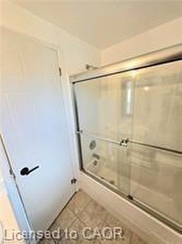 995 Elgin Street N, Cambridge, ON - Indoor Photo Showing Bathroom