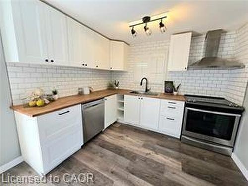 995 Elgin Street N, Cambridge, ON - Indoor Photo Showing Kitchen