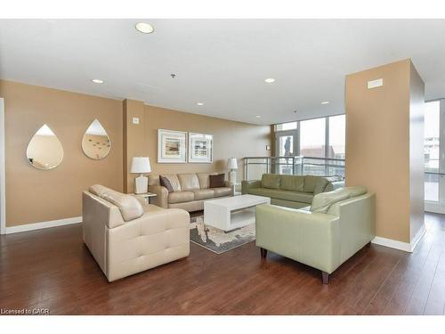 307-191 King Street S, Waterloo, ON - Indoor Photo Showing Living Room
