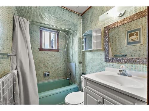 241 Robert Street, Hamilton, ON - Indoor Photo Showing Bathroom