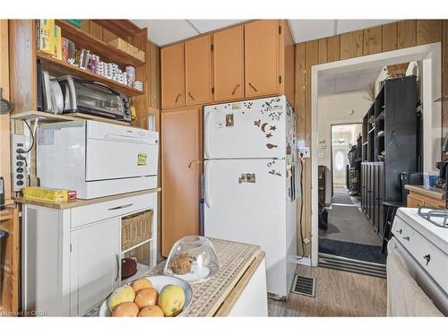 30 Chatham Street, Hamilton, ON - Indoor Photo Showing Kitchen