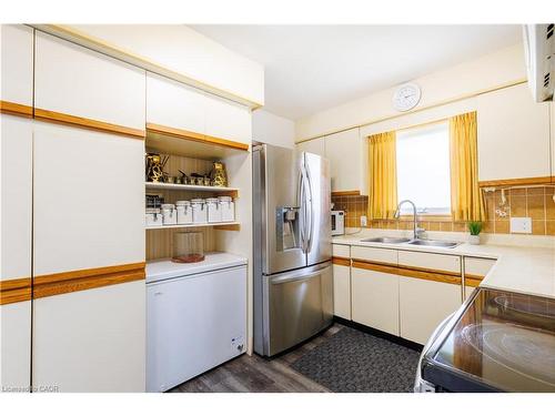 18 Silverdale Crescent, London, ON - Indoor Photo Showing Kitchen With Double Sink