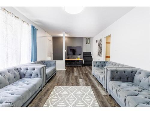 18 Silverdale Crescent, London, ON - Indoor Photo Showing Living Room