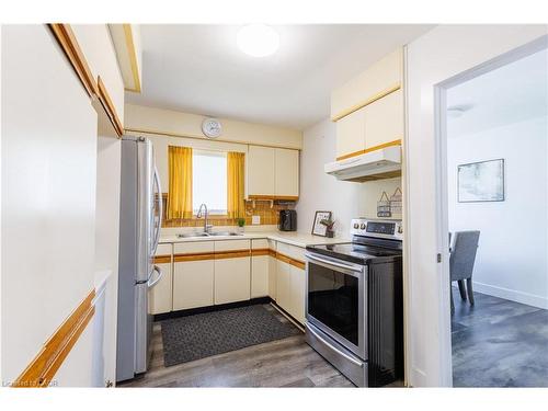 18 Silverdale Crescent, London, ON - Indoor Photo Showing Kitchen With Double Sink