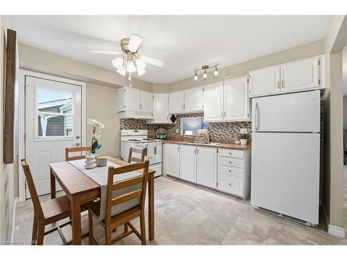 11 Hillbrook Crescent, Kitchener, ON - Indoor Photo Showing Other Room