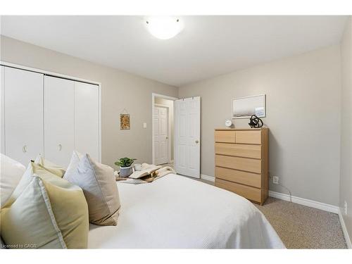 11 Hillbrook Crescent, Kitchener, ON - Indoor Photo Showing Bedroom