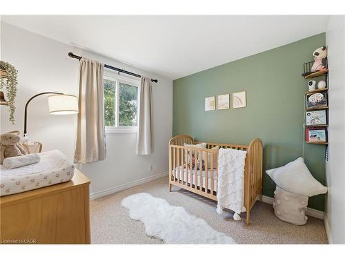 11 Hillbrook Crescent, Kitchener, ON - Indoor Photo Showing Bedroom