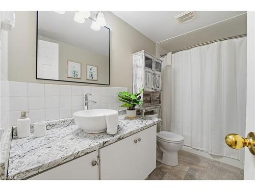 11 Hillbrook Crescent, Kitchener, ON - Indoor Photo Showing Bathroom