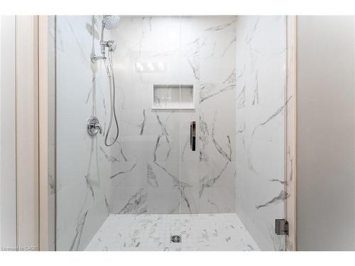 2-1011 White Oak Drive, Burlington, ON - Indoor Photo Showing Bathroom