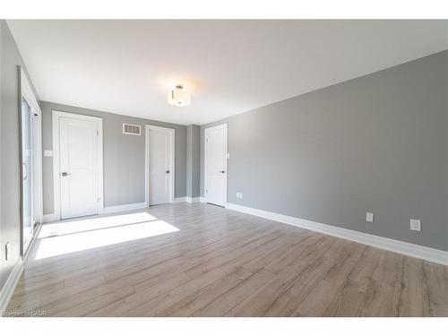 2-1011 White Oak Drive, Burlington, ON - Indoor Photo Showing Other Room