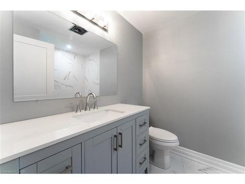2-1011 White Oak Drive, Burlington, ON - Indoor Photo Showing Bathroom