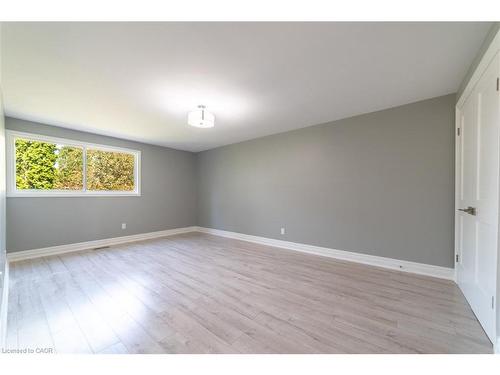 2-1011 White Oak Drive, Burlington, ON - Indoor Photo Showing Other Room