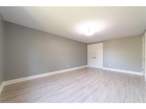 2-1011 White Oak Drive, Burlington, ON - Indoor Photo Showing Other Room