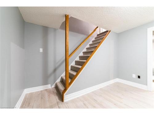 2-1011 White Oak Drive, Burlington, ON - Indoor Photo Showing Other Room