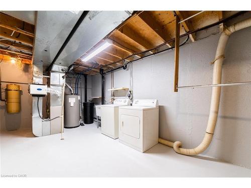2-1011 White Oak Drive, Burlington, ON - Indoor Photo Showing Laundry Room