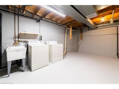 2-1011 White Oak Drive, Burlington, ON - Indoor Photo Showing Laundry Room