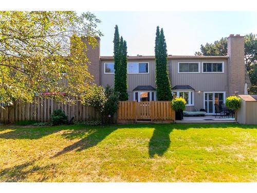 2-1011 White Oak Drive, Burlington, ON - Outdoor