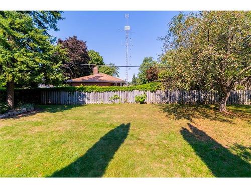 2-1011 White Oak Drive, Burlington, ON - Outdoor