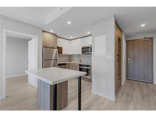 2905-20 George Street, Hamilton, ON - Indoor Photo Showing Kitchen