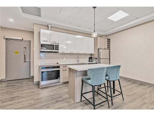 2905-20 George Street, Hamilton, ON - Indoor Photo Showing Kitchen