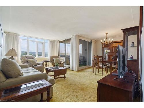 908-30 Harrisford Street, Hamilton, ON - Indoor Photo Showing Living Room