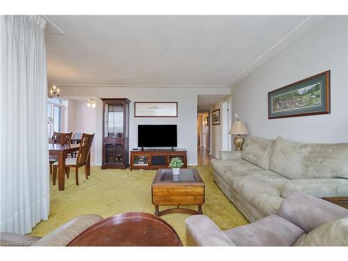 908-30 Harrisford Street, Hamilton, ON - Indoor Photo Showing Living Room