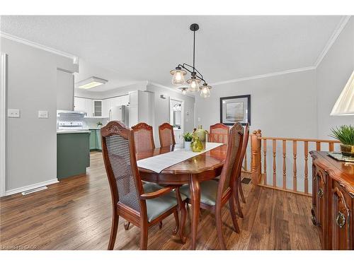 2-20 Courtland Drive, Brantford, ON - Indoor Photo Showing Dining Room