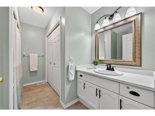 2-20 Courtland Drive, Brantford, ON - Indoor Photo Showing Bathroom