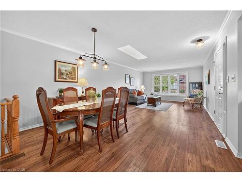 2-20 Courtland Drive, Brantford, ON - Indoor Photo Showing Dining Room