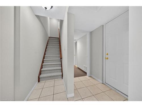 23-7 Southside Place, Hamilton, ON - Indoor Photo Showing Other Room