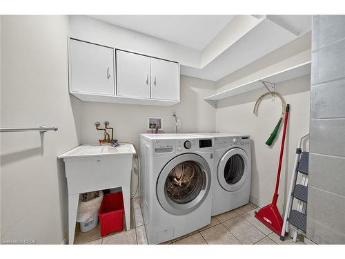 23-7 Southside Place, Hamilton, ON - Indoor Photo Showing Laundry Room