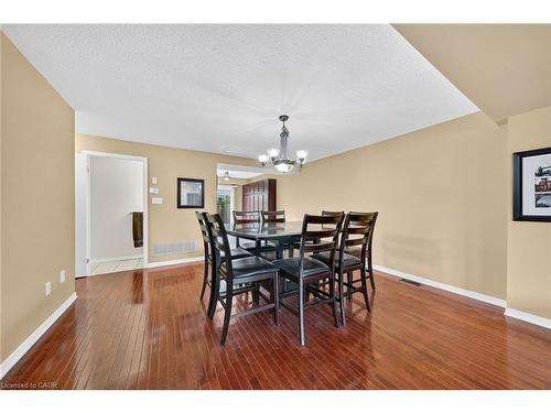 23-7 Southside Place, Hamilton, ON - Indoor Photo Showing Dining Room