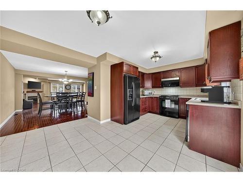 23-7 Southside Place, Hamilton, ON - Indoor Photo Showing Kitchen