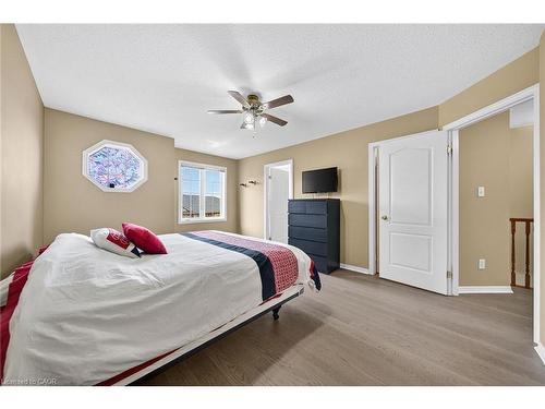 23-7 Southside Place, Hamilton, ON - Indoor Photo Showing Bedroom