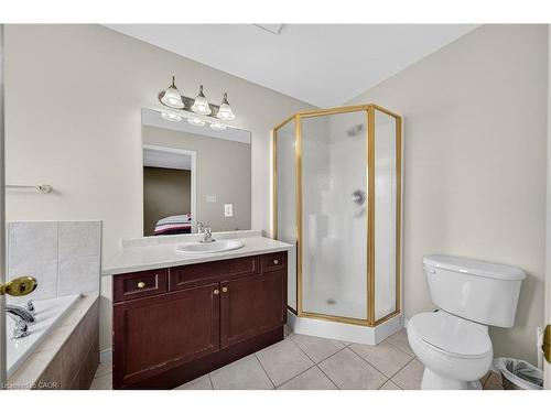 23-7 Southside Place, Hamilton, ON - Indoor Photo Showing Bathroom