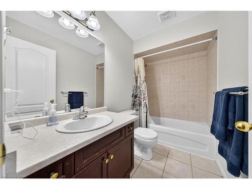 23-7 Southside Place, Hamilton, ON - Indoor Photo Showing Bathroom