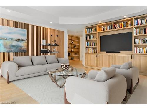 103-40 Old Mill Road  Oakville, ON L6J 7W2