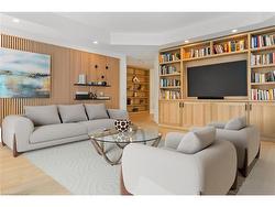 103-40 Old Mill Road  Oakville, ON L6J 7W2