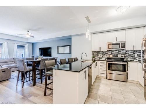 4 Dunsley Way, Whitby, ON - Indoor Photo Showing Kitchen With Upgraded Kitchen