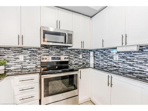 4 Dunsley Way, Whitby, ON - Indoor Photo Showing Kitchen With Upgraded Kitchen