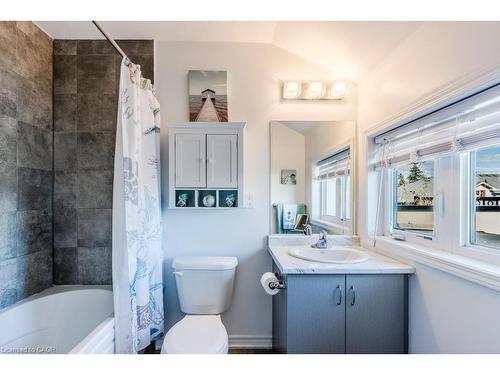 4 Dunsley Way, Whitby, ON - Indoor Photo Showing Bathroom