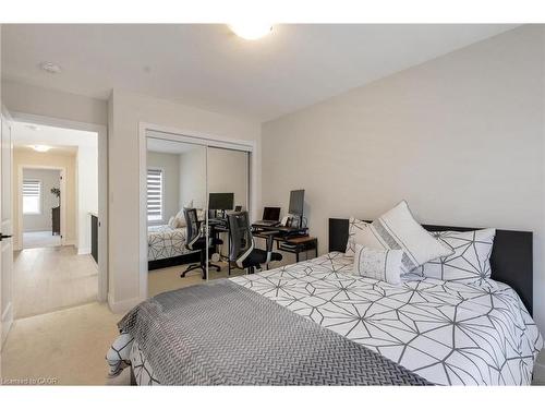 6 Sundin Drive Drive, Caledonia, ON - Indoor Photo Showing Bedroom